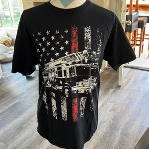 ❤️Port & Company American Flag/Fire Engine Print - Size M